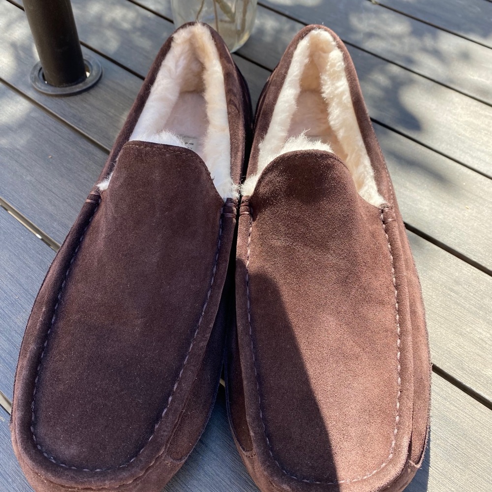 New ugg slippers Size 12... - Picture 2 of 4